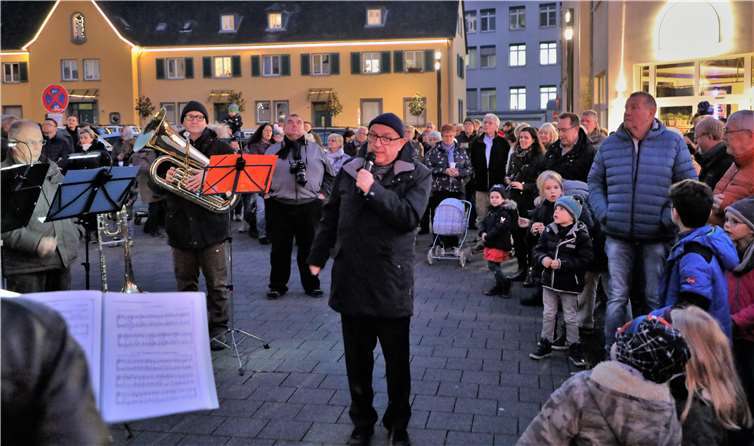 Bürgermeister Kessler begrüßte die Bürger.