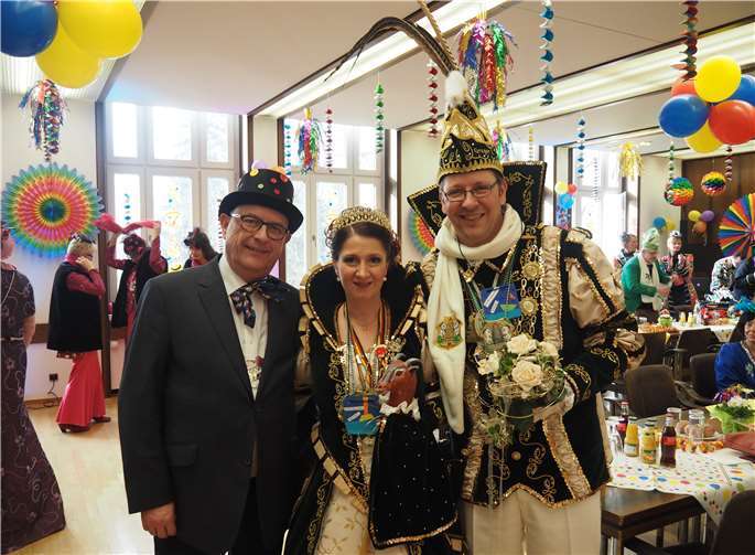 Bürgermeister Kessler mit dem Prinzenpaar Gregor I. und Tine I.