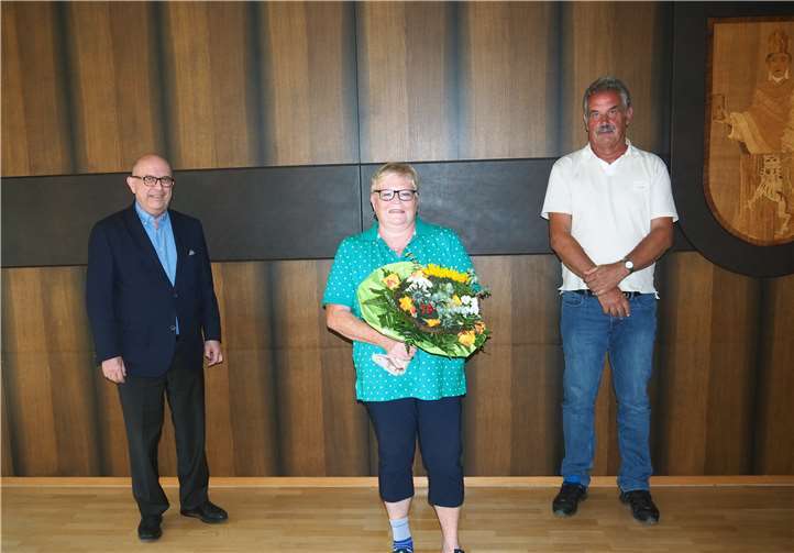 Bürgermeister Kessler verabschiedete Erika Bernardi und Theo Klein in den Ruhestand. Foto: Stadt Bendorf am Rhein