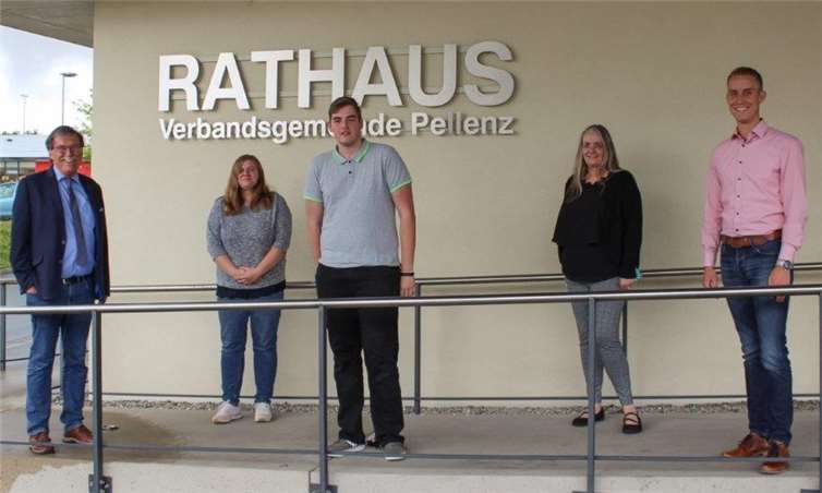 Bürgermeister Klaus Bell konnte Alexander Miltz im Rathaus der Verbandsgemeinde Pellenz begrüßen und die Arbeit des Projekts „Pellenzer helfen Pellenzern“ würdigen.Foto: privat