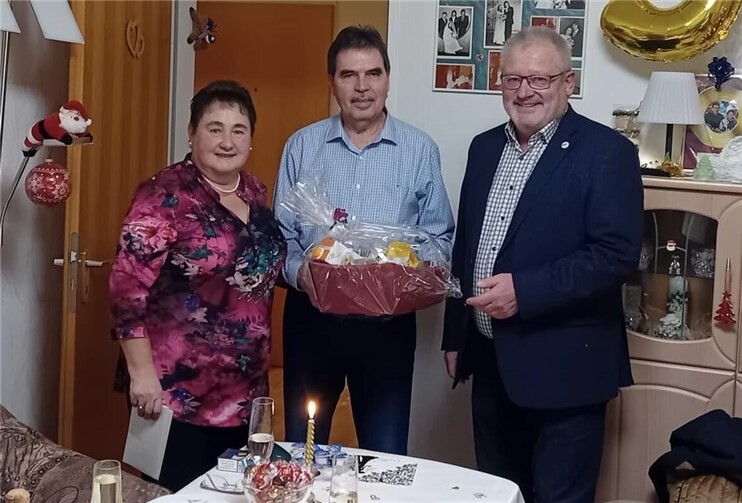 Bürgermeister Lauer überbrachte dem Jubelpaar zur Goldenen Hochzeit herzliche Glückwünsche.Foto: Ogrodnik