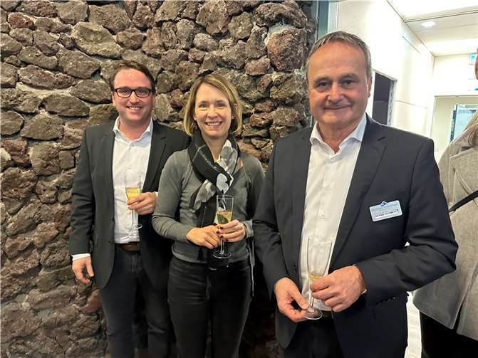 Bürgermeister Marcel Caspers, Esther Zimmermann und Bernd Schmitz (v.l.n.r.).  Foto: ROB