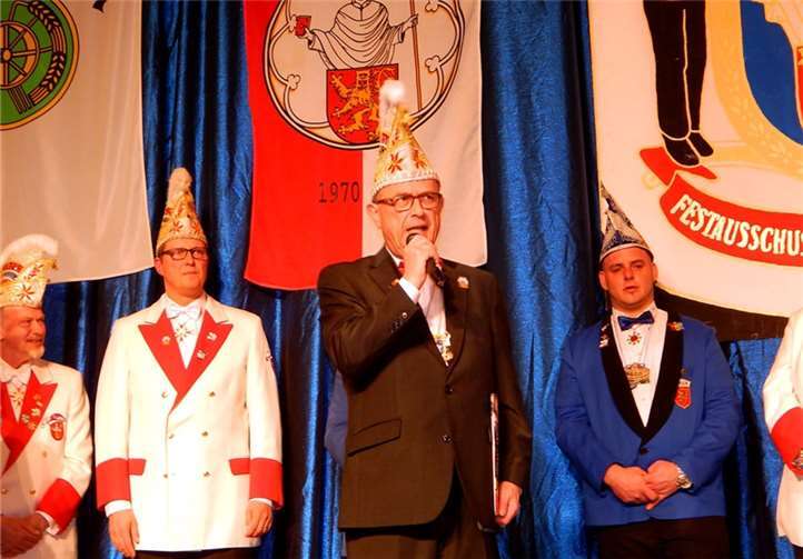 Bürgermeister Michael Kessler bei der Begrüßung des Publikums.
