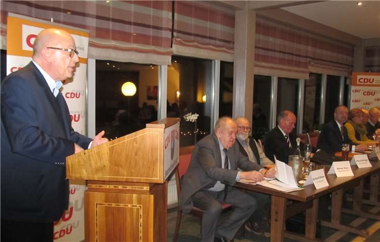 Bürgermeister Michael Kessler leitete die Versammlung. Foto: -PS-