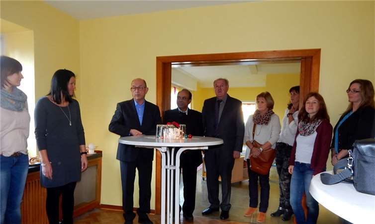 Bürgermeister Michael Kessler stellte in seiner Eröffnungsrede das Kita-Team vor.GM