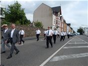 Bürgermeister Michael Kessler und Kreisbeigeordneter Rudi Zenz vor dem KUK-Elfer...