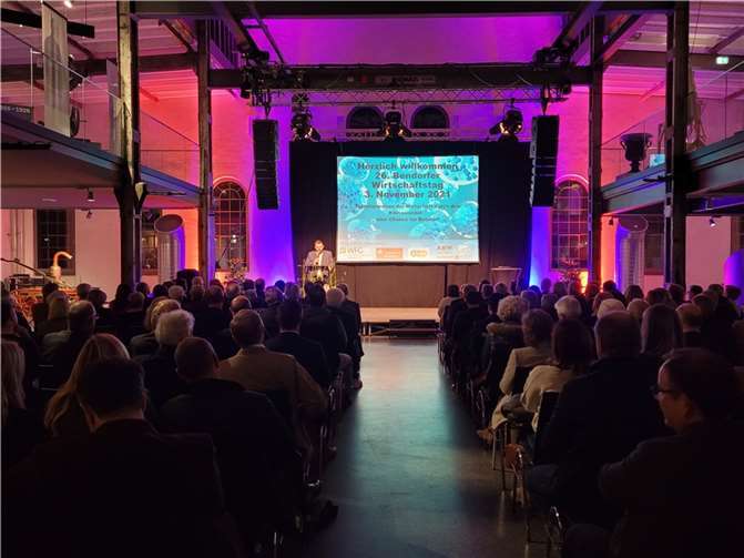 Bürgermeister Mohr bei der Begrüßung zum 26. Wirtschaftstag.