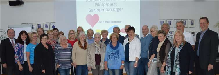 Bürgermeister Mumm lud die Ortsbürgermeister und Ehrenamtler der Seniorenarbeit der teilnehmenden Gemeinden in die Verwaltung nach Polch ein. privat