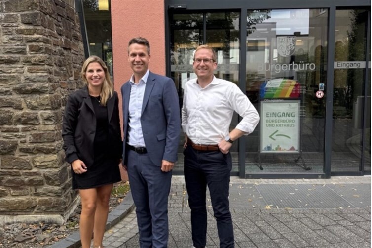 Bürgermeister Pascal Rowald (Mitte) mit der Vorsitzenden des Stadtverbands Natalie Baum und dem Fraktionsvorsitzenden der CDU Peter Ropertz.