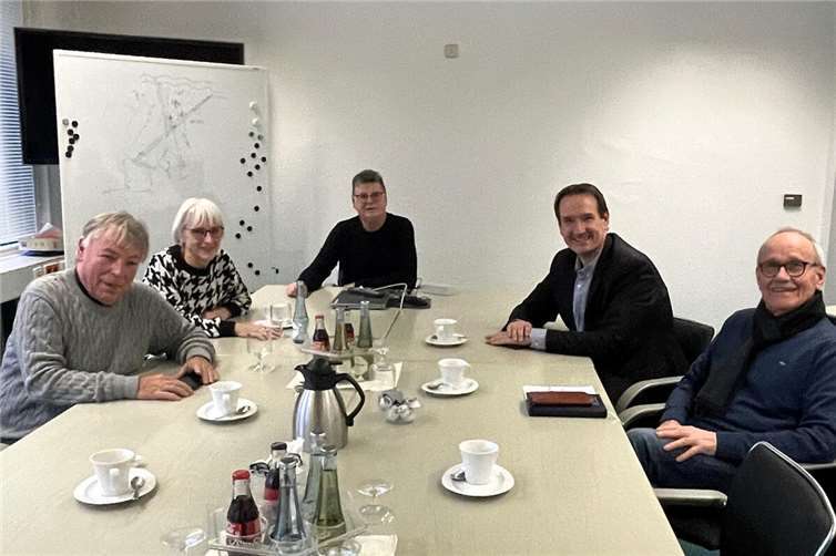 Bürgermeister Przybylla im Gespräch mit der Tafel Koblenz. Foto: VG Weißenthurm / Katharina Demleitner
