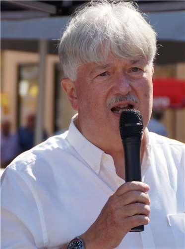 Ein großes Stück Freiheit für Menschen mit Behinderung Bürgermeister Rolf Schumacher war als Vertreter der Stadt Mayen dabei und lobte die „unglaublichen Nachhaltigkeit“ von Peter Butz.