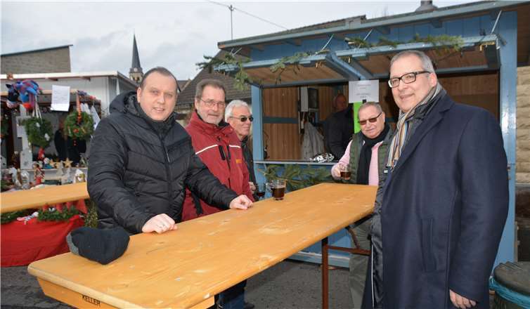 Bürgermeister Stefan Friedsam und VG-Bürgermeister Johannes Bell dankten alles Aktiven für ihr Engagement.