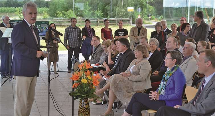 Bürgermeister Stefan Raetz begrüßt die Gäste und die Mitglieder der Jury. Weigert