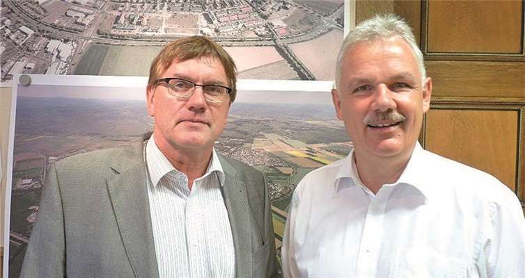 Bürgermeister Stefan Raetz empfängt Landrat Sebastian Schuster. privat