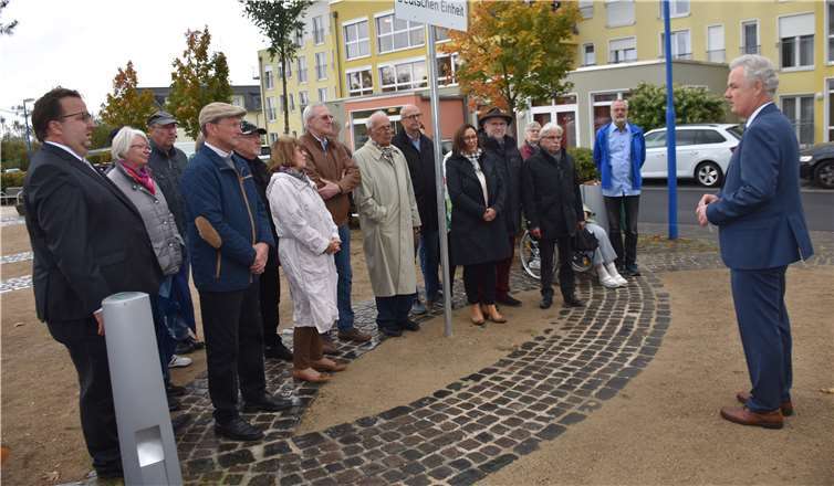 Bürgermeister Stefan Raetz erinnerte in seiner Ansprache an die friedliche Wiedervereinung beider Deutscher Staaten. Foto: EICH