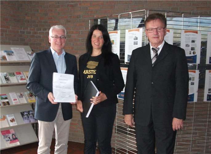 Bürgermeister Volker Mendel, Carmen Jacobi-Kirst und Büroleiter Wolfgang Müller.VG Puderbach