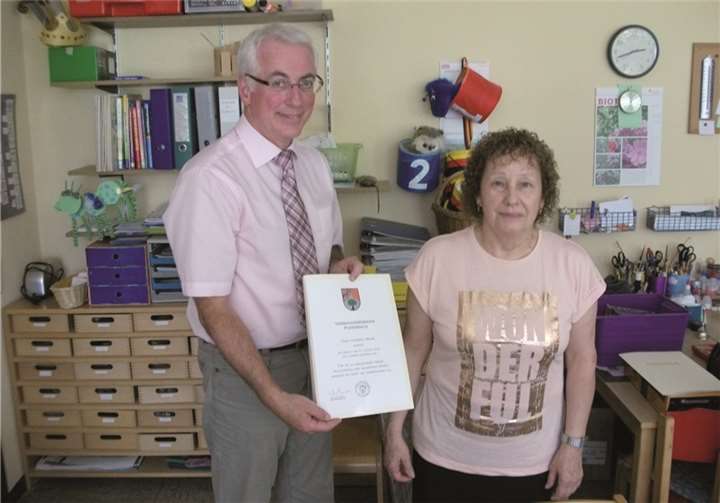 Bürgermeister Volker Mendel verabschiedete Christa Baum.