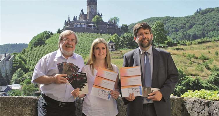 Bürgermeister Wolfgang Lambertz, Dr. Michael Staudt und die Leiterin des Kulturzentrums Kapuzinerkloster, Julia Hirt, freuen sich zum 23. Internationalen Klaviersommer in Cochem auf zahlreiche Konzertbesucher. -TE-