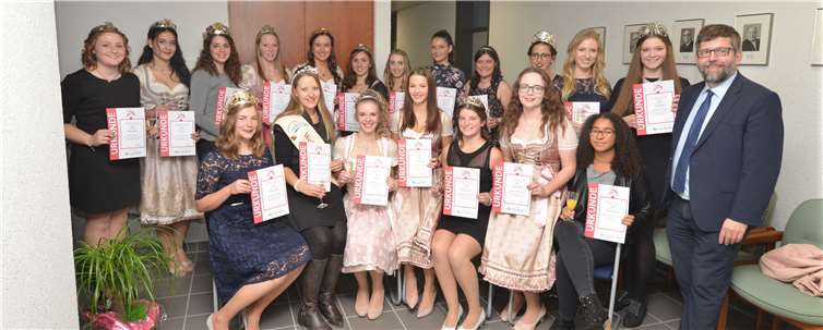 Bürgermeister Wolfgang Lambertz dankte den Majestäten für ihr Engagement für Wein und Region. Verbandsgemeindeverwaltung Cochem