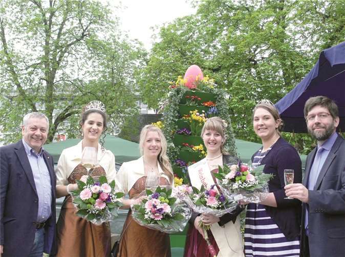 Bürgermeister Wolfgang Lambertz und Landrat Manfred Schnur eröffneten mit den Cochemer Majestäten den traditionellen Ostermarkt. -TE-