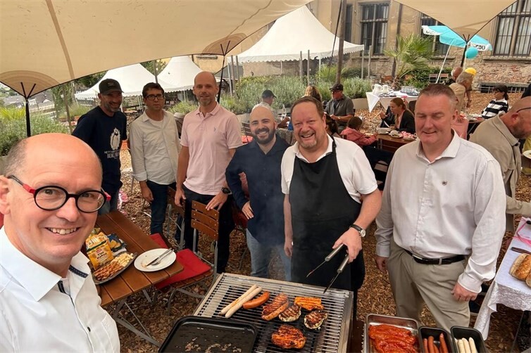 Bürgermeister am Grill