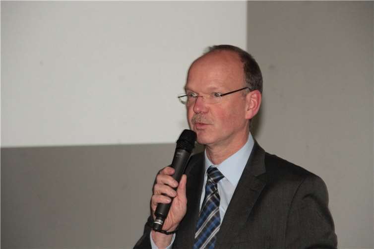 Bürgermeister der Verbandsgemeinde Höhr-Grenzhausen Thilo Becker betonte: „Flüchtlinge sind bei uns willkommen.”