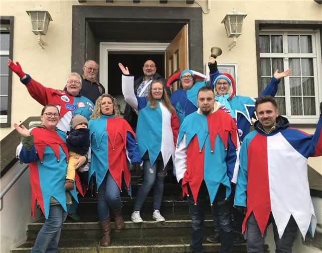 Bürgermeister und DCV auf der Rathaustreppe.  Copyright: DCV; Fotograf: Punke