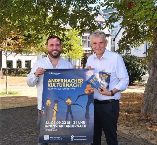 Bürgermeister und Kulturdezernent Claus Peitz (re.) sowie Organisator und stv. Kulturamtsleiter Hannes Mager freuen sich auf die 20. Auflage der Andernacher Kulturnacht am 3. September.  Foto: Stadt Andernach/Maurer