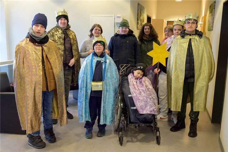 Bürgermeisterin Alexandra Marzi empfängt königlichen Besuch im Wirgeser Rathaus. Foto: VG Wirges/ Silja Götte