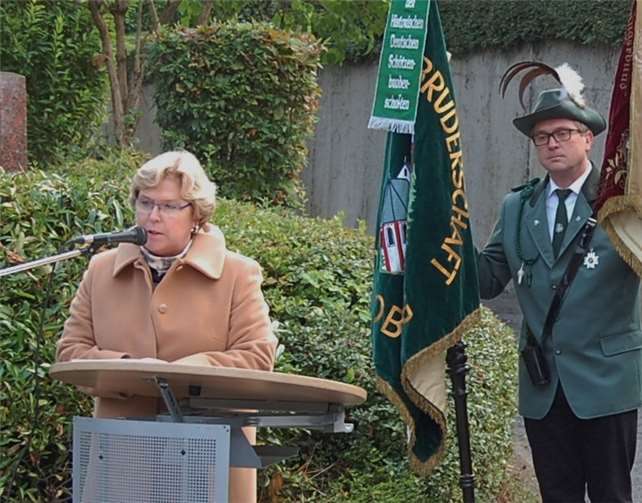 Bürgermeisterin Gabriele Hermann - Lersch sprach mahnende Worte zum Gedenken.FA