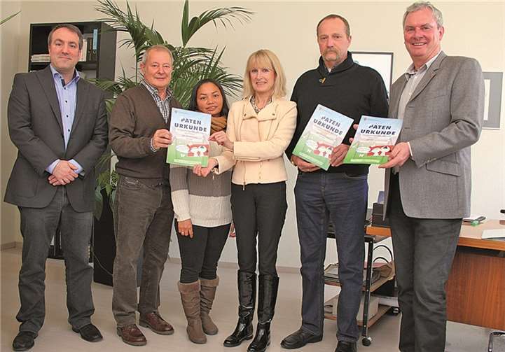 Bürgermeisterin Marie-Theres Hammes-Rosenstein bedankte sich bei der Überreichung der Patenschaftsurkunden für das freiwillige ehrenamtliche Engagement. Stadt Koblenz