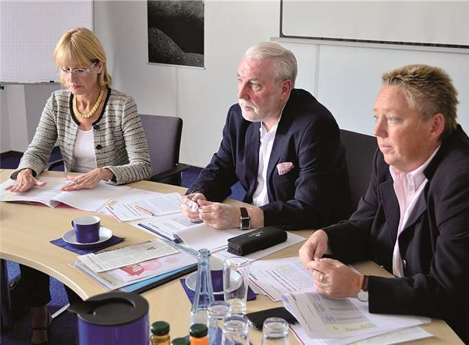 Bürgermeisterin Marie-Theres Hammes-Rosenstein, der Geschäftsführer des Koblenzer Jobcenters, Arno Ackermann, sowie Ulrike Mohrs, die Leiterin der Agentur für Arbeit Koblenz-Mayen. HEP