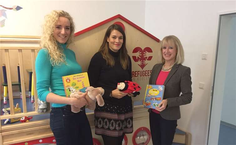 Bürgermeisterin Marie-Theres Hammes-Rosenstein (re.) mit Amelie Kohn (Mitte) und Laura Martin Martorell von „Refugees in Koblenz“. Stadt Koblenz