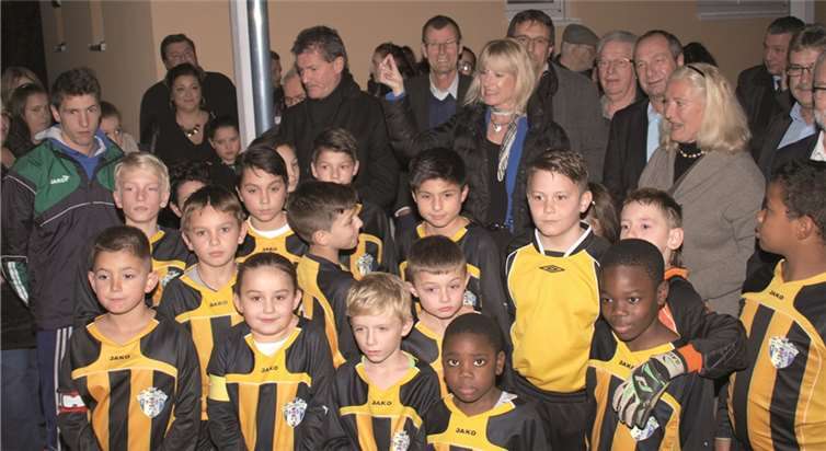 Bürgermeisterin Marie-Theres Hammes-Rosenstein übergab den Originalschlüssel offiziell an die kleinen und großen Vereinsmitglieder.US