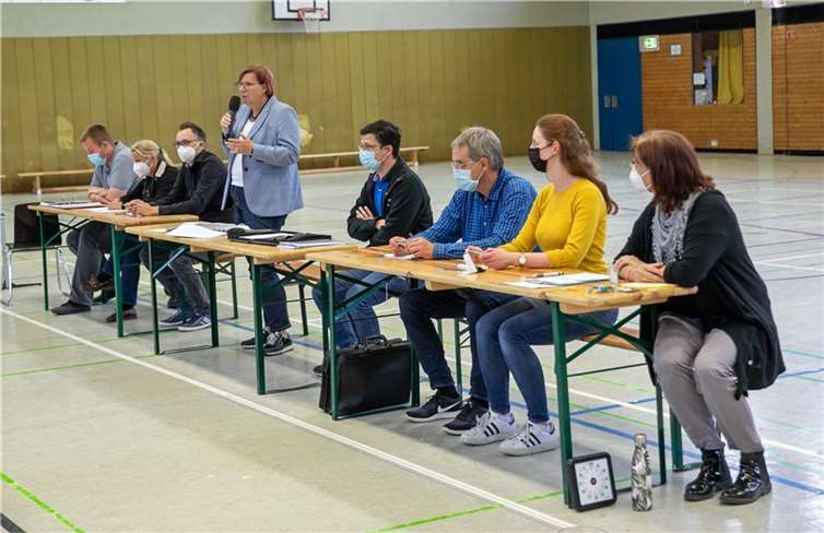 Bürgermeisterin Petra Kalkbrenner (CDU) schilderte noch einmal die Ereignisse in der Katastrophennacht zum 15. Juli.Foto: Jost