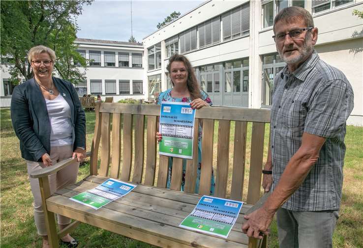Bürgermeisterin Petra Kalkbrenner, Kommunalbetreuerin Lydia Bauer und Karl-Heinz Müller vom Kinder- und Jugendring Swisttal freuen sich schon jetzt auf das Swisttaler Sommerkino am 23. August. Foto: JOST-