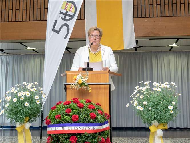 Bürgermeisterin Petra Kalkbrenner ging bei ihrer Ansprache auf die Historie der Gemeinde Swisttal ein. Fotos: JOST