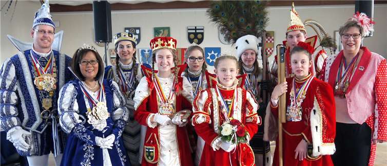 Bürgermeisterin Petra Kalkbrenner (re.) empfing beim Swisttaler Prinzenempfang sämtliche Tollitäten der Gemeinde im Sitzungssaal des Rathauses. -JOST-