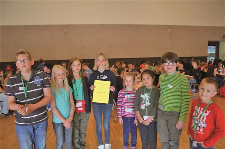 Bürgermeisterin Rebecca Emrich mit dem Stadtrat. privat