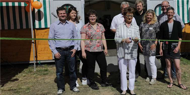 Bürgermeisterin Renate Offergeld eröffnete die Gewerbeschau in Kombination mit dem Wachtberger Frühling..