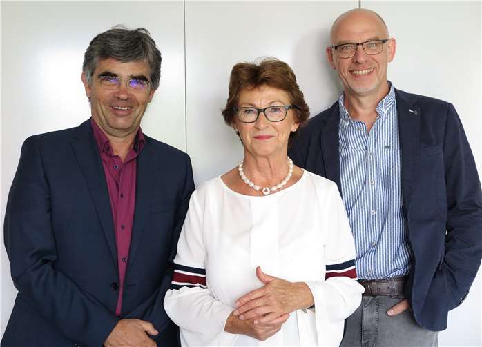 Bürgermeisterin Renate Offergeld freut sich: Neben Kai Birkner (re.) ist Volker Strehl jetzt zweiter enewa-Geschäftsführer. Gemeinde Wachtberg/mm