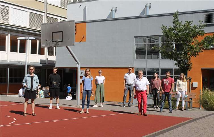 Bürgermeisterin Ulrike Mohrs besuchte einen der größten Standorte des Angebots, das Max-von-Laue-Gymnasium, und konnte dort einen Einblick in die gelungene Umsetzung und den Einsatz der Freiwilligen vor Ort erhalten.Foto: privat