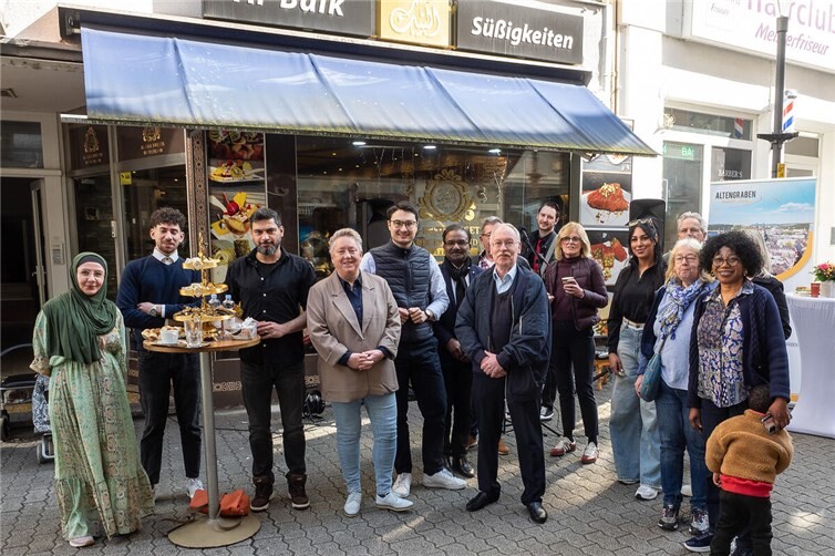 Bürgermeisterin Ulrike Mohrs und Mitglieder des Arbeitskreises Altengraben