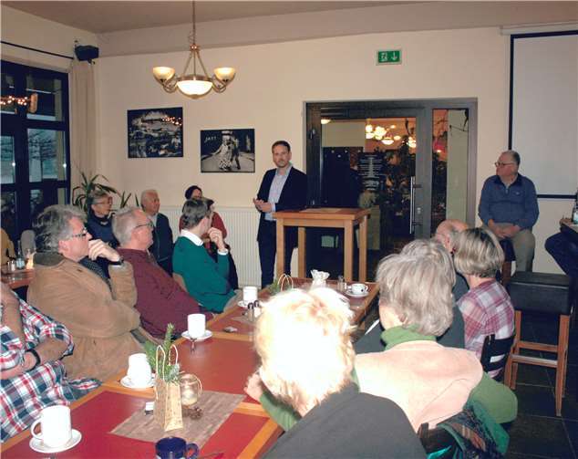 Bürgermeisterkandidat Björn Ingendahl stellte sich vor. vthehos