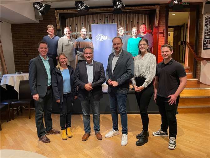 Bürgermeisterkandidat Hans-Dieter Spohr (3.v.l.) besuchte die Junge Union im Kreis Neuwied. Foto: CDU