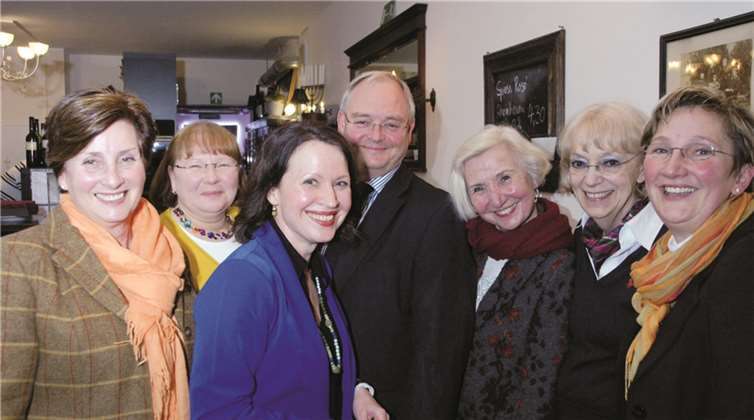 Bürgermeisterkandidat Hartmut Beckschäfer mit dem Vorstand der Frauen Union. privat