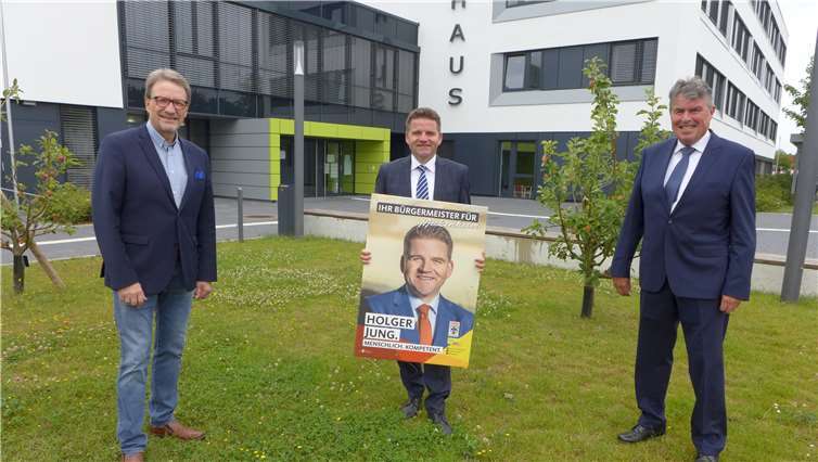 Bürgermeisterkandidat Holger Jung (Bildmitte) mit dem FDP-Vorsitzenden Heribert Brauckmann (im Bild rechts) und dem CDU-Vorsitzenden Rainer Friedrich.Foto: CDU Meckenheim