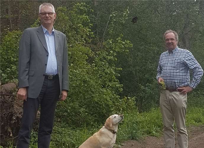 Bürgermeisterkandidat Ludger Banken und der Sprecher der Forstbetriebsgemeinschaft Rheinbach Höhen, Michael von Brauchitsch, sind sich einig: Die professionelle Unterstützung des zukünftigen Bürgermeisters in Zusammenarbeit mit vielen Behörden und Verbänden ist hier dringend gefragt.Foto: privat