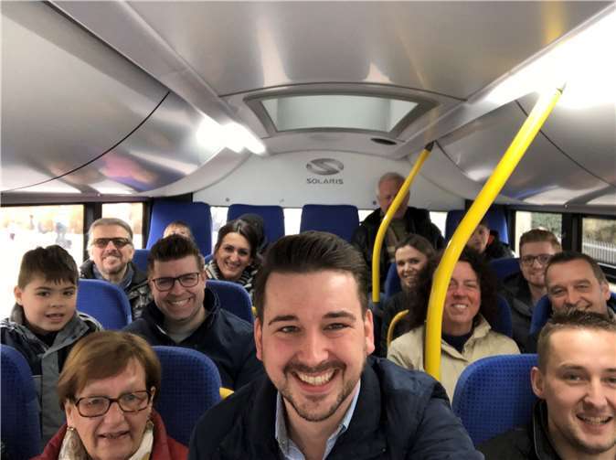Bürgermeisterkandidat Oliver Krügel testete das Angebot des ÖPNV. Foto: CDU Bad Ems