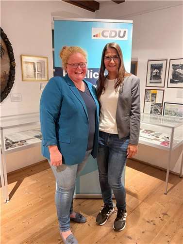 Bürgermeisterkandidatin Natalja Kronenberg (li.) und CDU-Vorsitzende Anna Brachtendorf.